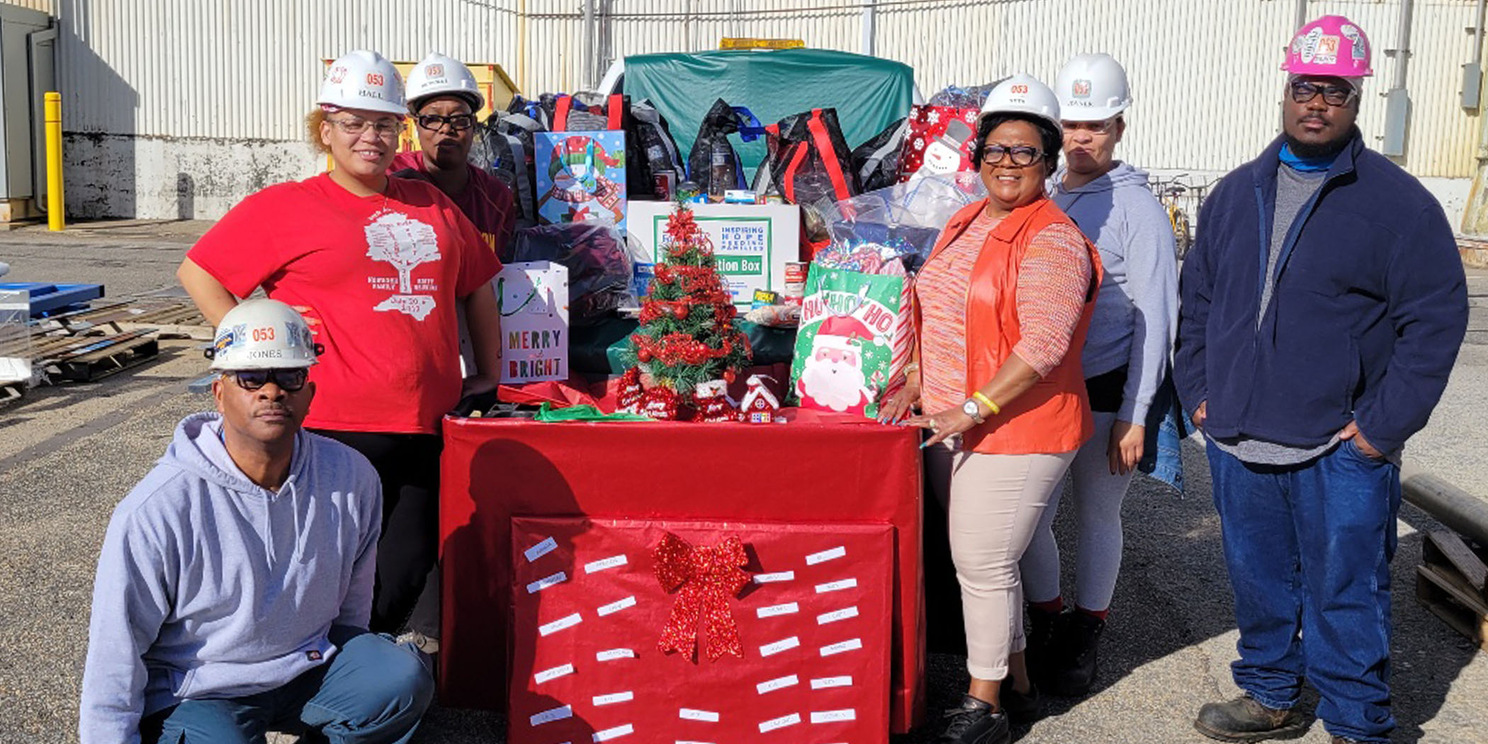 shipbuilders-give-back-for-the-holidays-nns-to-go